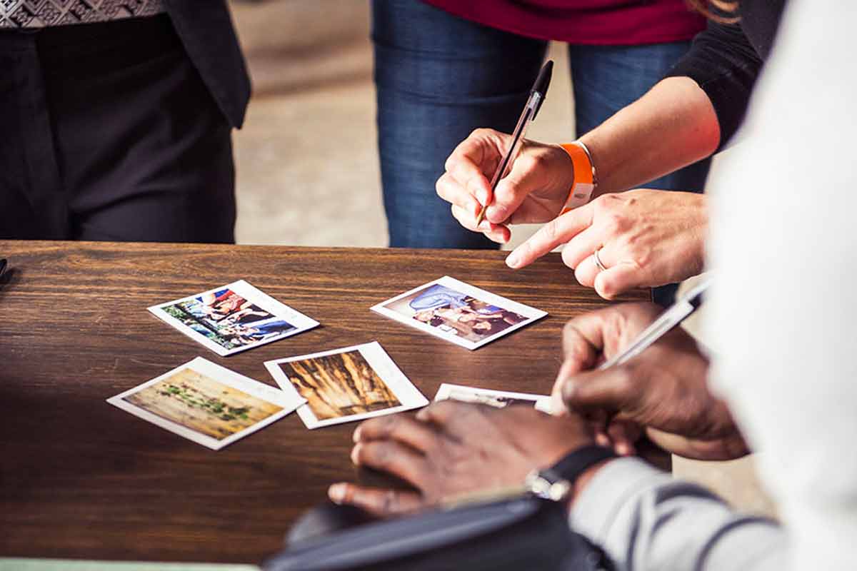 teambuilding challenge photographie polaroid