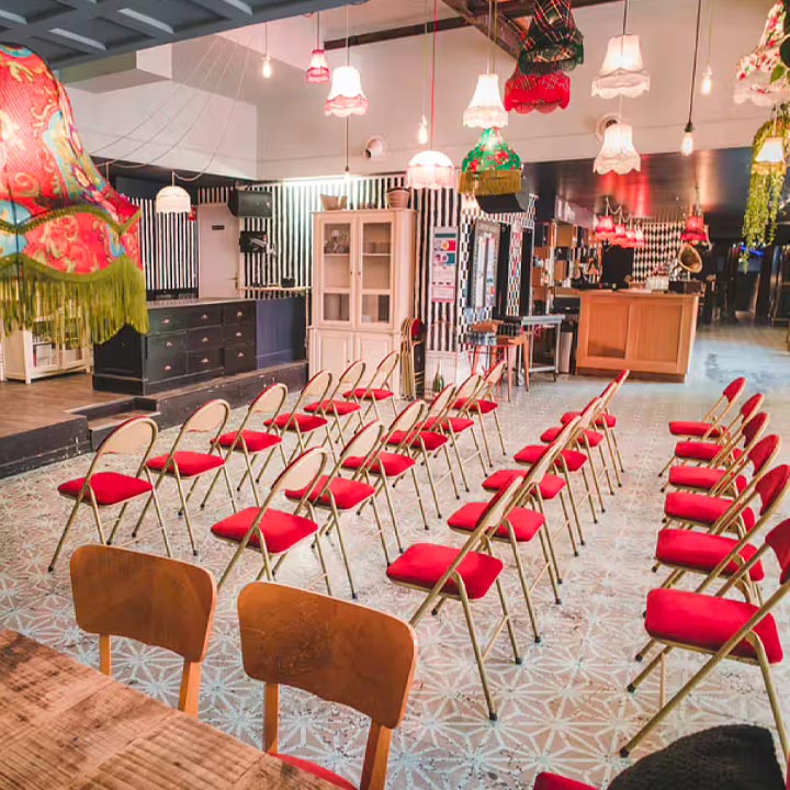 Un lieu se séminaire hors du temps, niché dans la Cité Véron ! - 2