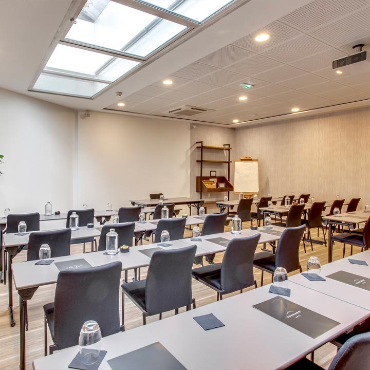 UN LIEU DE SÉMINAIRE AVEC VUE SUR LA TOUR EIFFEL - 3