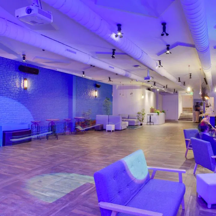 UN ESPACE BRUT ET INDUSTRIEL AU COEUR DE PARIS - 2