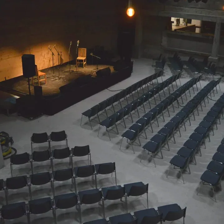 UN ATELIER ATYPIQUE DE PLUS DE 1 000M2 EN PROCHE BANLIEUE PARISIENNE - 2