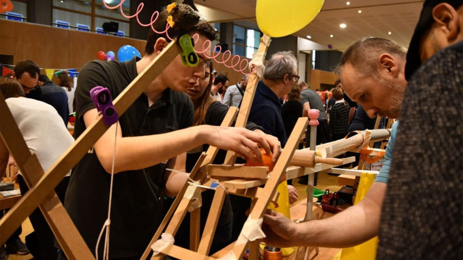 team building réaction en chaîne team building créatif ; atelier créatif ; réaction en chaîne ; esprit d'équipe